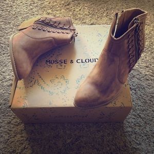 Musse & Cloud brown leather ankle booties